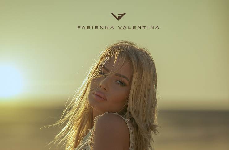 Fabienna Valentina blonde barbie lips longhair model glamour busty big boobs beauty sexy perfect girl lady woman jan te bont jantebont JTB doutze